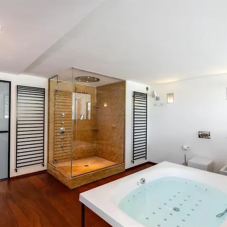 Luxury - Luxury With Infinity Pool