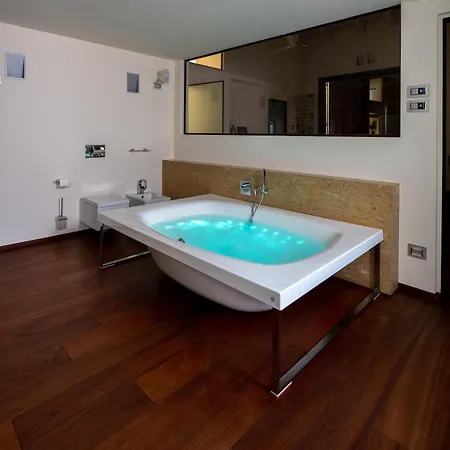 Luxury - Luxury With Infinity Pool